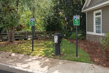 Electric vehicle charging station